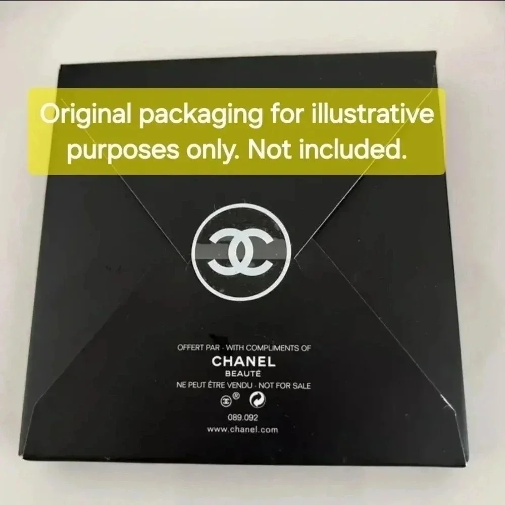 EXCLUSIVE: Chanel CC Logo "Wax Seal" black metallic charm/key chain - Picture 4 of 5